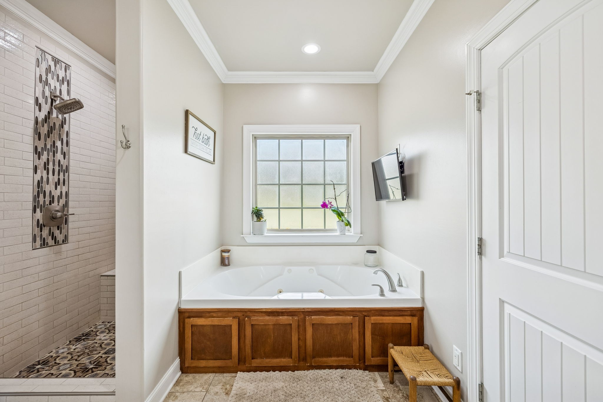 2845 Anes Station Road Lewisburg, TN 37091 - Photo 31 of 70 a bathroom with a bathtub and a shower