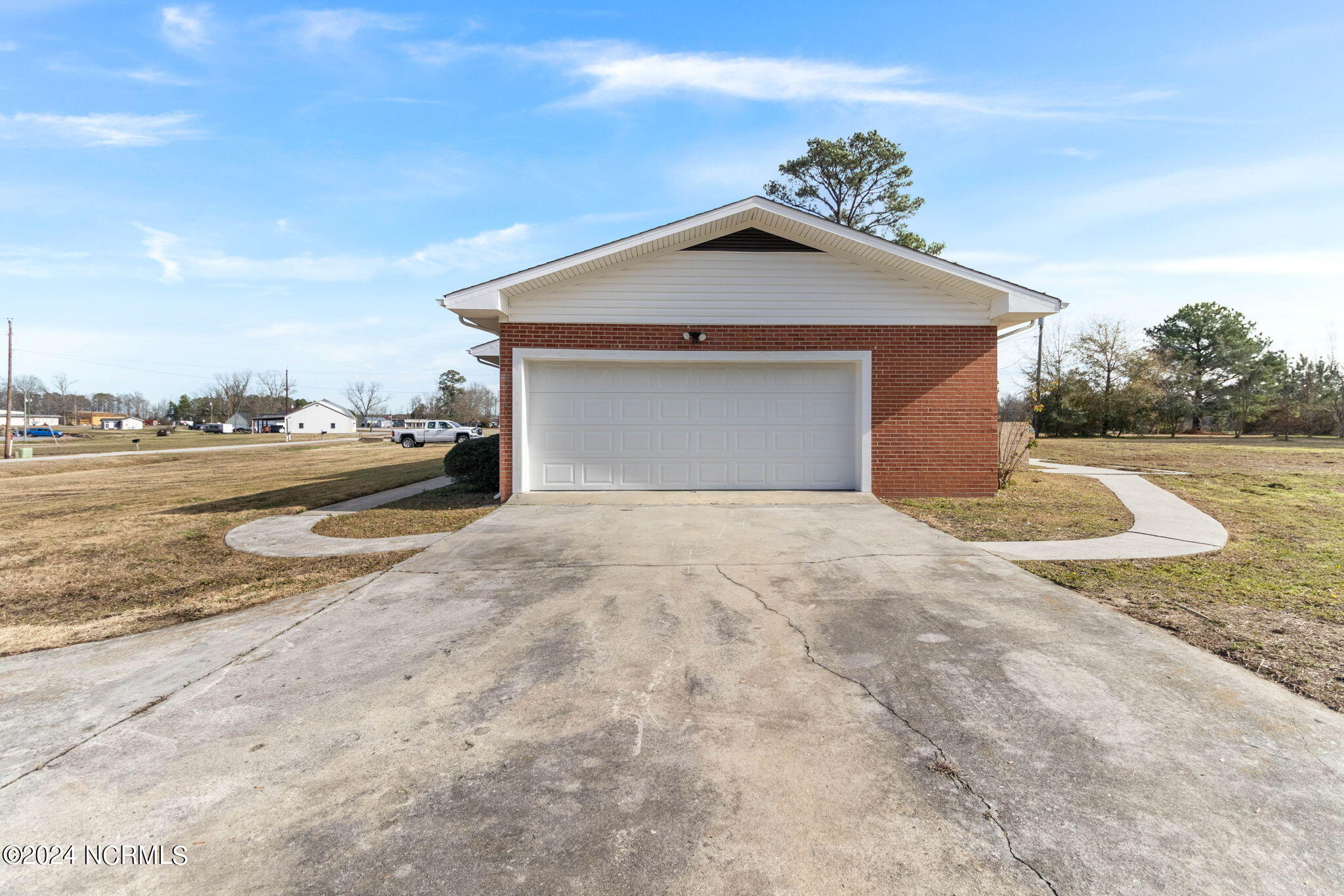 1725 Fountaintown Road Chinquapin, NC 28521 - Photo 35 of 47 Garage