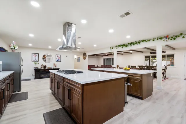 $899,999 | 351 North Peach Avenue, Clovis, CA 93612