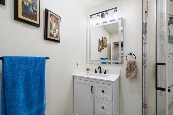 $869,000 | 351 North Peach Avenue, Clovis, CA 93612