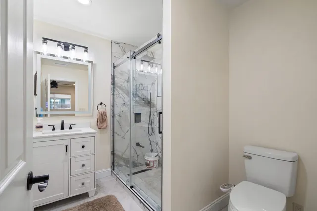 $899,999 | 351 North Peach Avenue, Clovis, CA 93612