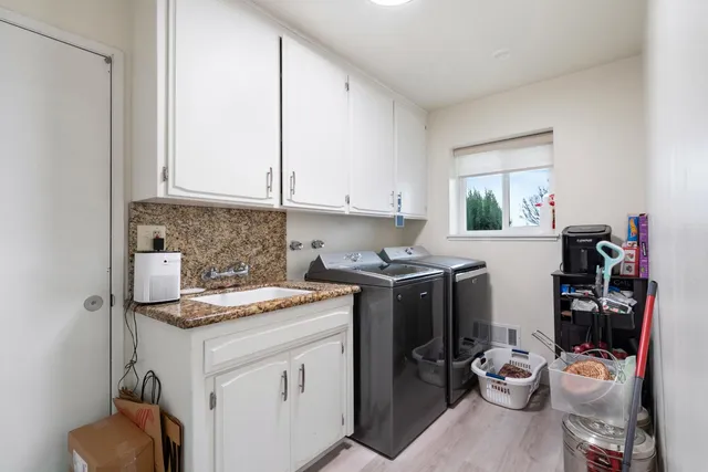 $899,999 | 351 North Peach Avenue, Clovis, CA 93612