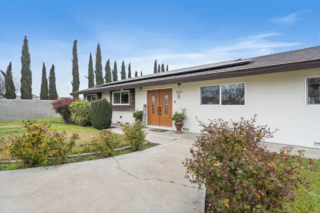$899,999 | 351 North Peach Avenue, Clovis, CA 93612