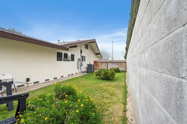 $869,000 | 351 North Peach Avenue, Clovis, CA 93612