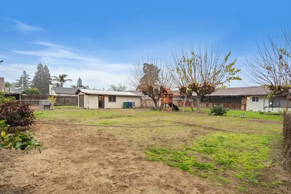 $869,000 | 351 North Peach Avenue, Clovis, CA 93612