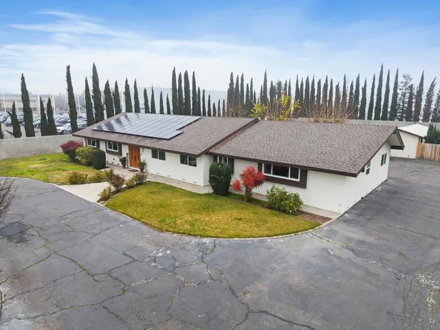 $899,999 | 351 North Peach Avenue, Clovis, CA 93612