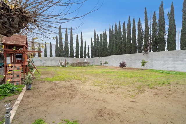 $899,999 | 351 North Peach Avenue, Clovis, CA 93612