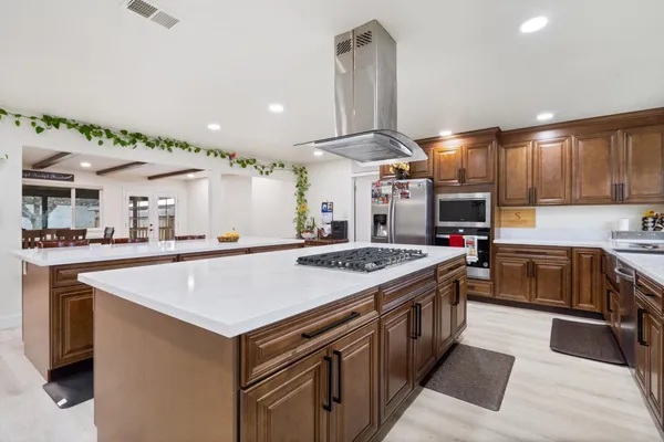 $869,000 | 351 North Peach Avenue, Clovis, CA 93612