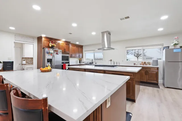 $899,999 | 351 North Peach Avenue, Clovis, CA 93612