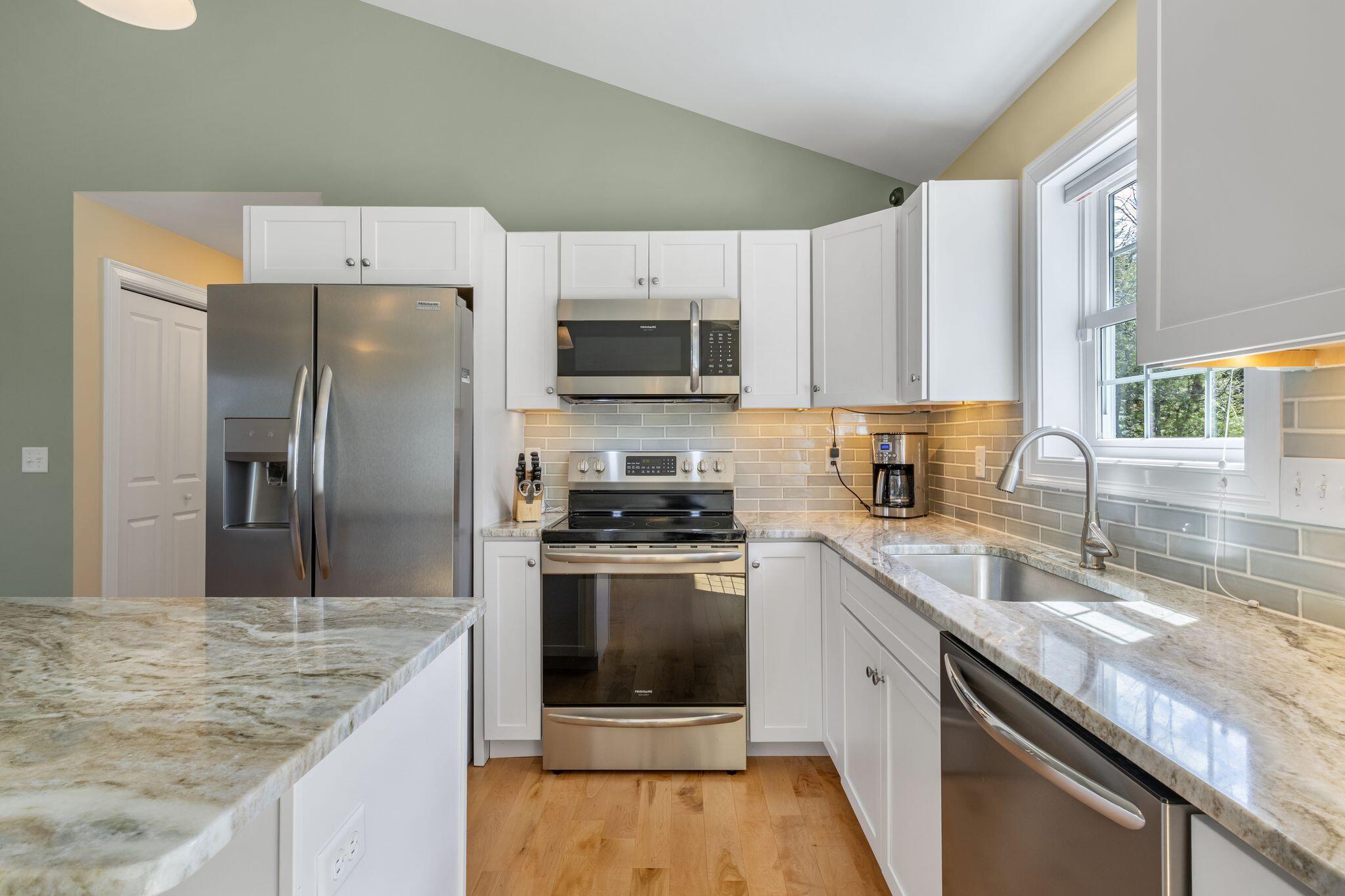 33 Meredith Drive Windham, ME 04062 - Photo 7 of 41 33_Meredith_Dr_022