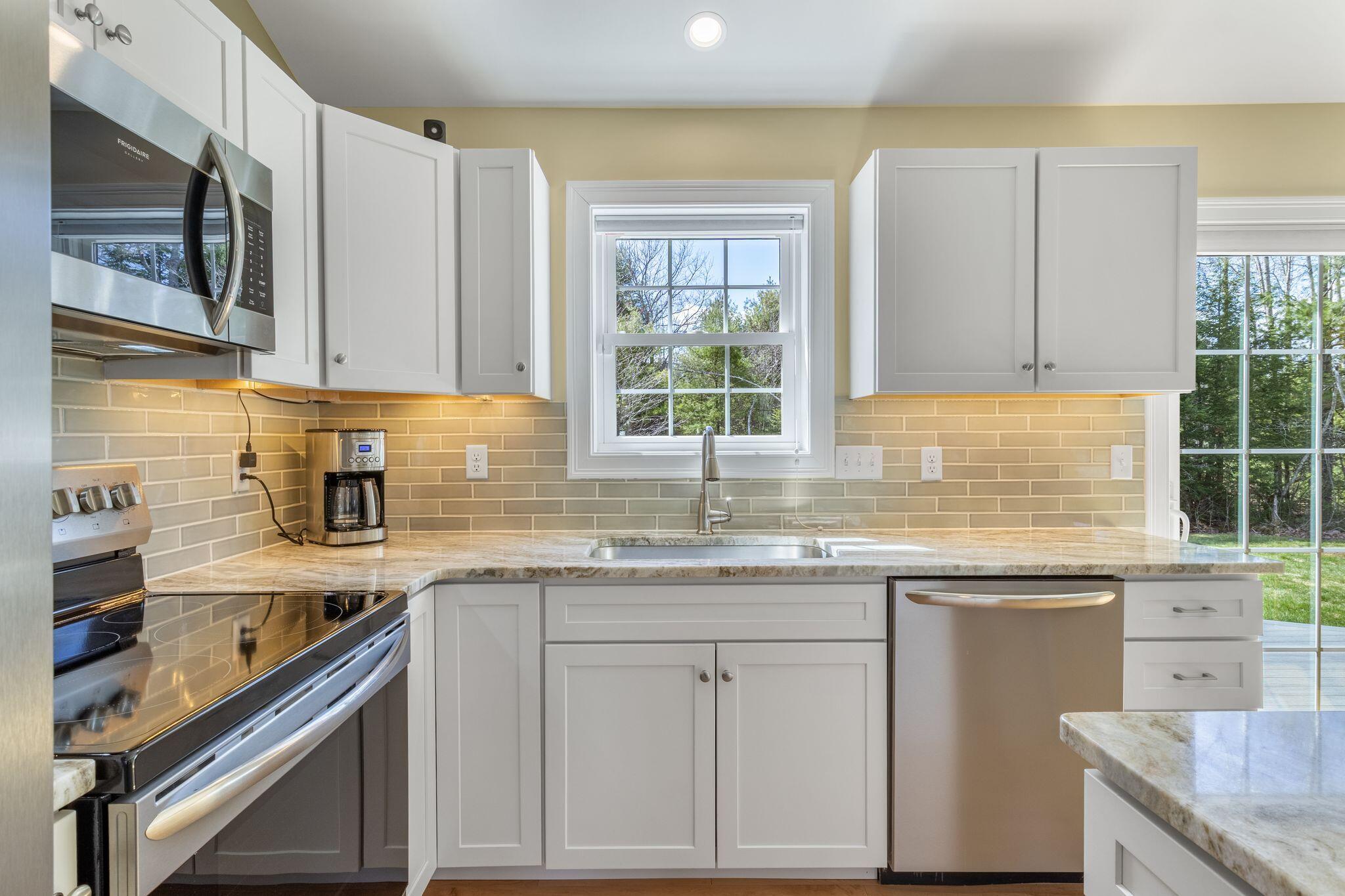 33 Meredith Drive Windham, ME 04062 - Photo 8 of 41 33_Meredith_Dr_025