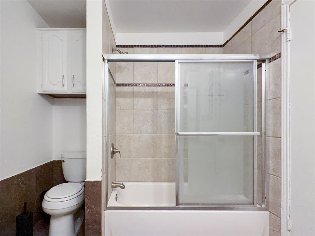 17490 Meandering Way, Unit 1102 Dallas, TX 75252 - Photo 28 of 40 Bathroom featuring bath / shower combo with glass door