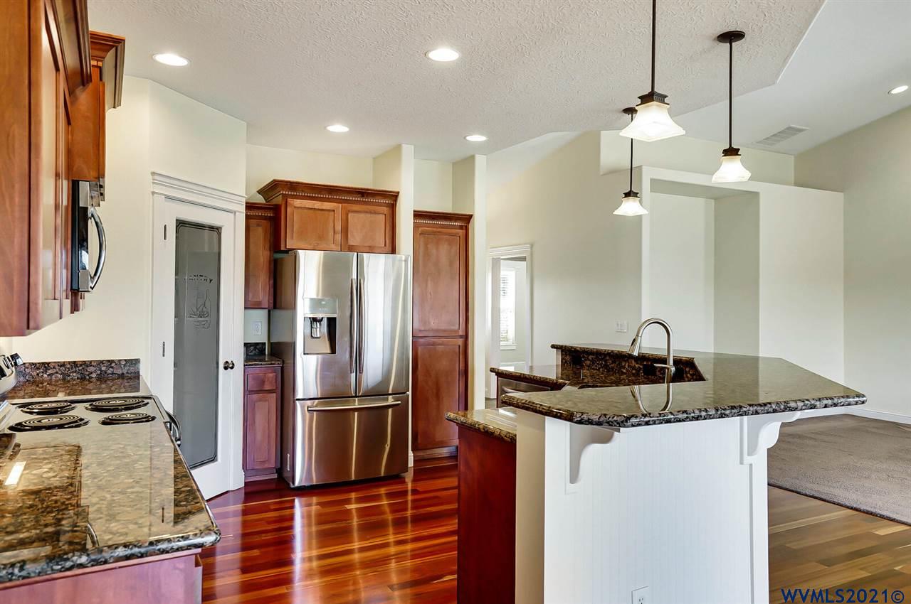 294 Northwest Reed Lane Dallas, OR 97338 - Photo 27 of 39 Gallery Image 27