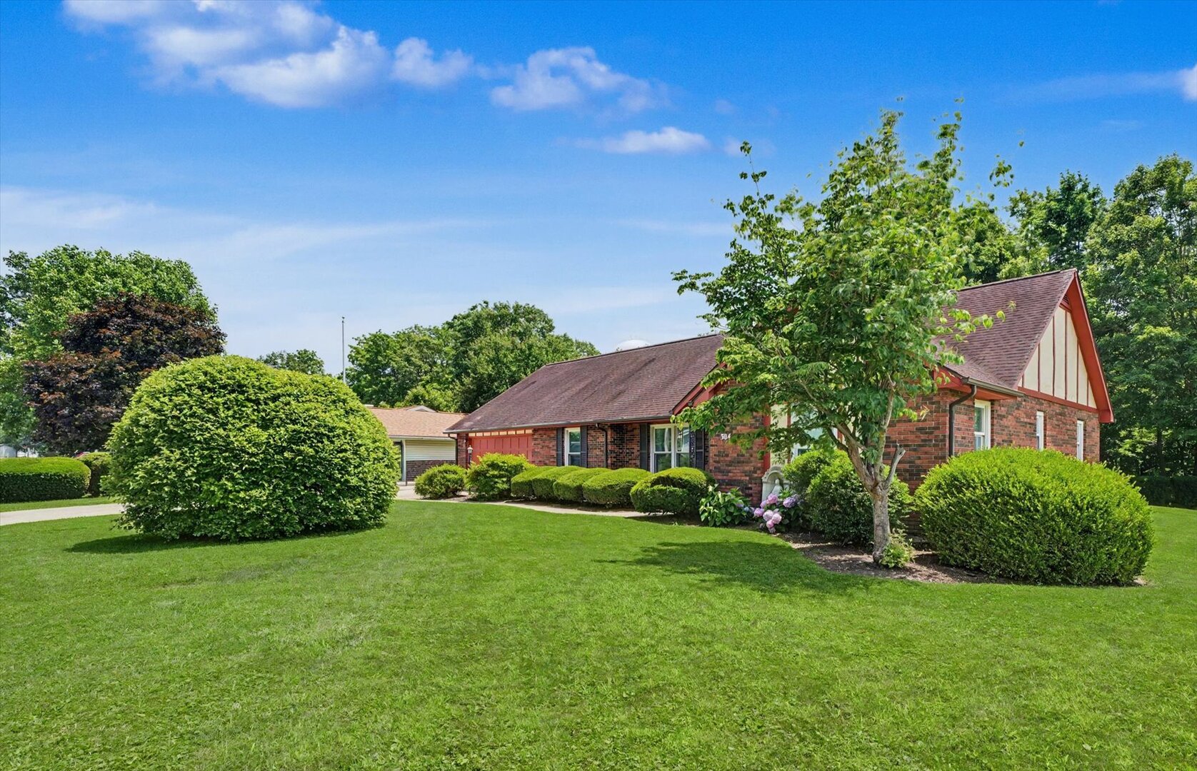 304 Cherokee Drive Georgetown, IL 61846 - Photo 4 of 51