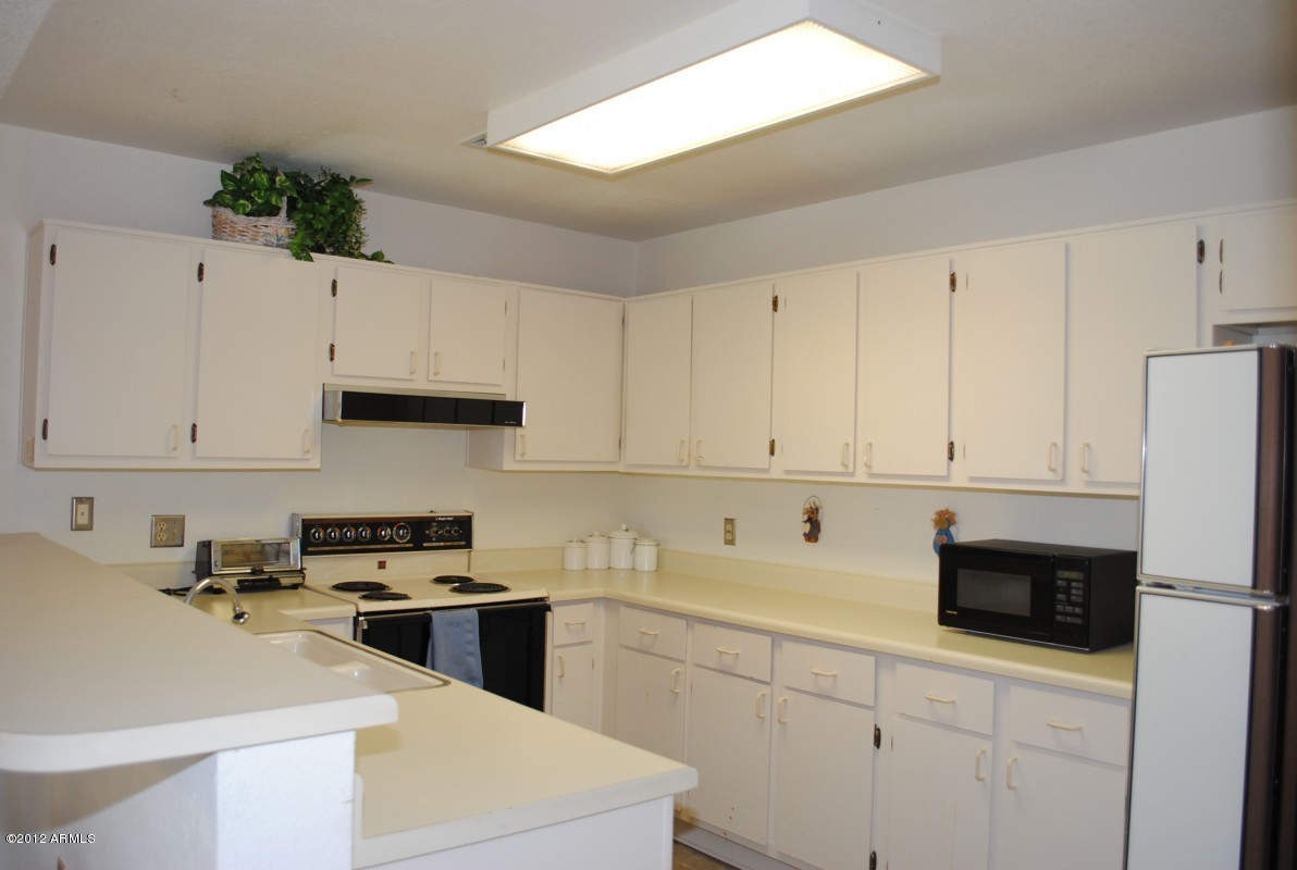 14300 West Bell Road, Unit 36 Surprise, AZ 85374 - Photo 7 of 14 Kitchen