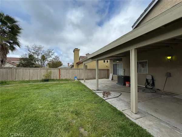 a view of a house with backyard and porch