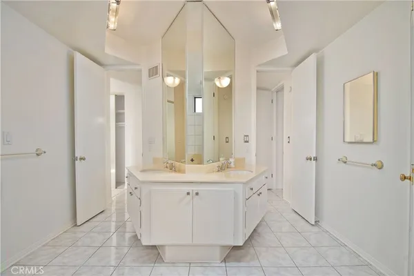 $4,400 | 5340 Yarmouth Avenue, Unit 205, Encino, CA 91316