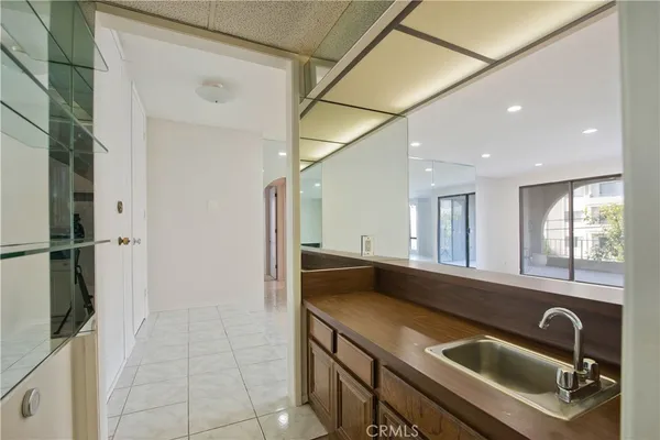 $4,400 | 5340 Yarmouth Avenue, Unit 205, Encino, CA 91316