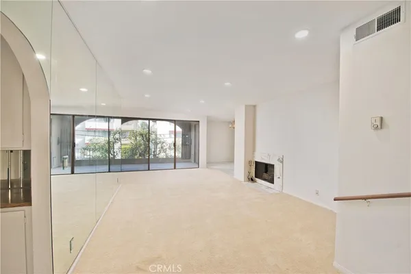 $4,400 | 5340 Yarmouth Avenue, Unit 205, Encino, CA 91316