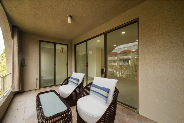 $4,400 | 5340 Yarmouth Avenue, Unit 205, Encino, CA 91316