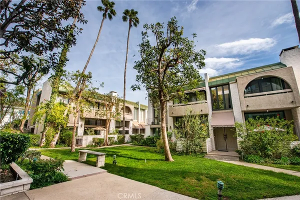 $4,400 | 5340 Yarmouth Avenue, Unit 205, Encino, CA 91316