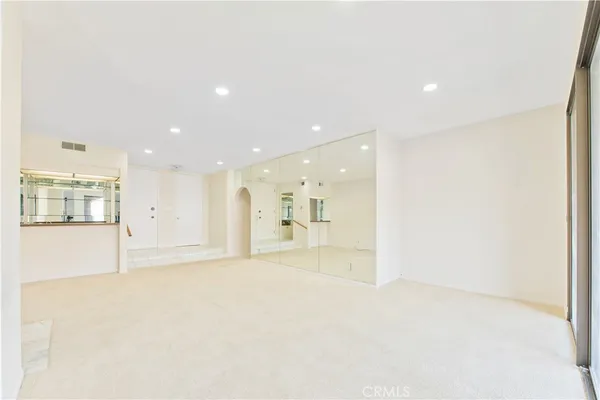 $4,400 | 5340 Yarmouth Avenue, Unit 205, Encino, CA 91316