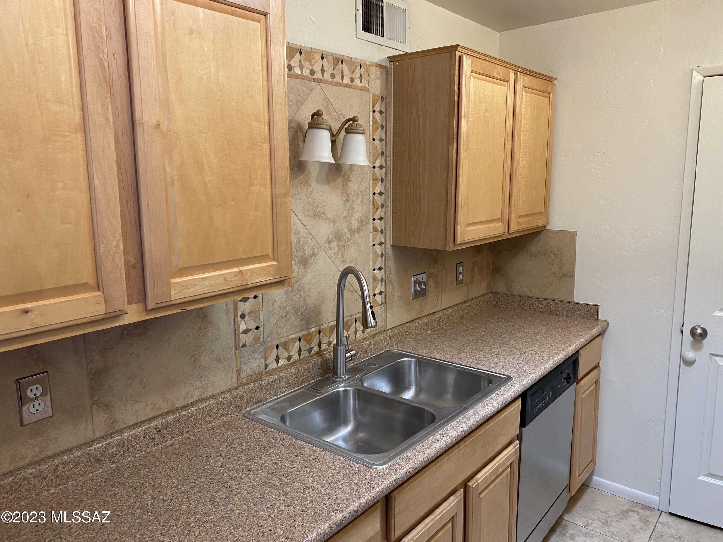 625 South Prudence Road, Unit 206 Tucson, AZ 85710 - Photo 6 of 18