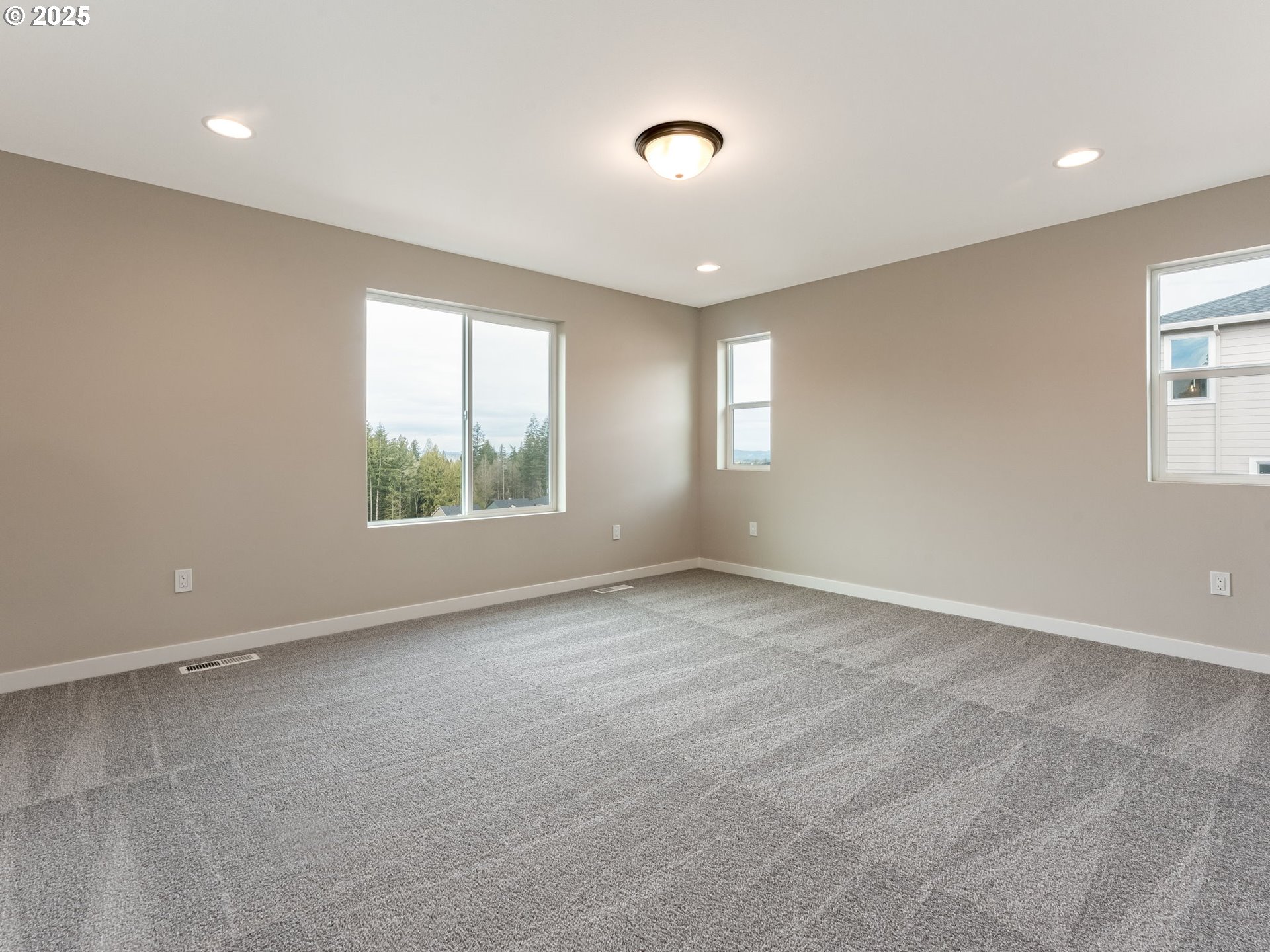 2041 Northeast Ridge Run Lane Estacada, OR 97023 - Photo 29 of 40 Owner's Suite Bedroom