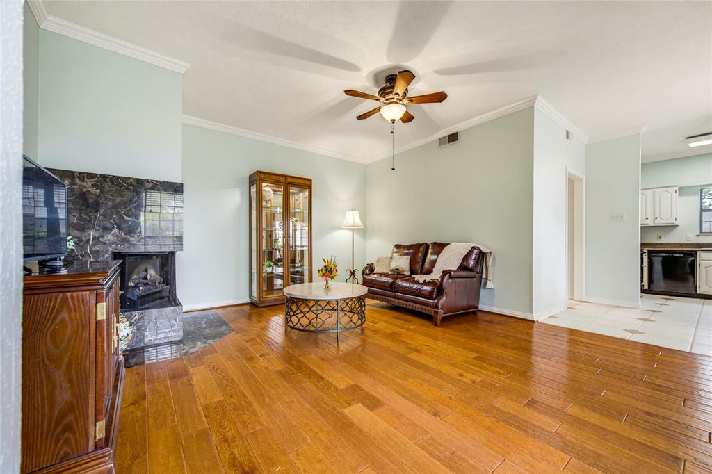 2835 Keller Springs Road, Unit 101 Carrollton, TX 75006 - Photo 7 of 22 Great sized living room....