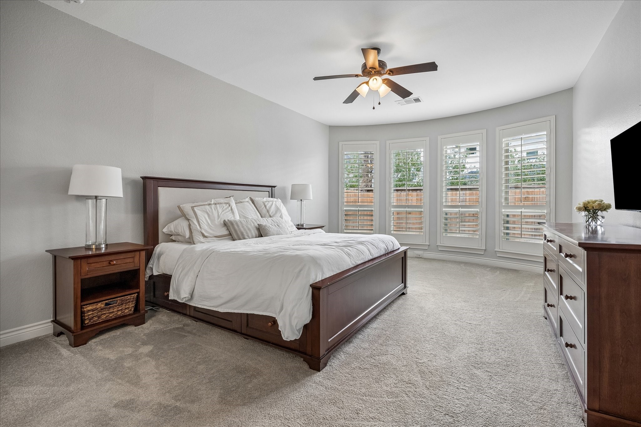 1616 Hewitt Drive Houston, TX 77018 - Photo 13 of 44 Spacious primary suite offers room for a full furniture layout, enhanced by large windows and soft natural light.