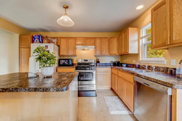 $359,900 | 1114 Kylemore Court, Joliet, IL 60431