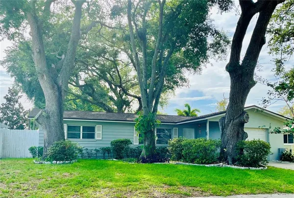 $329,500 | 528 East Lake Drive, Largo, FL 33771