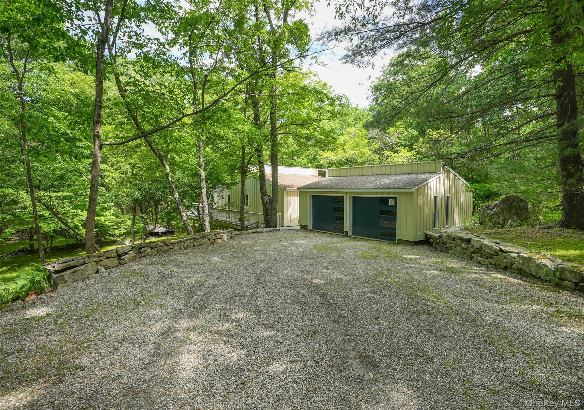 22 Peters Lane Pound Ridge, NY 10576 - Photo 4 of 43 Large driveway w/ 2 car garage.
