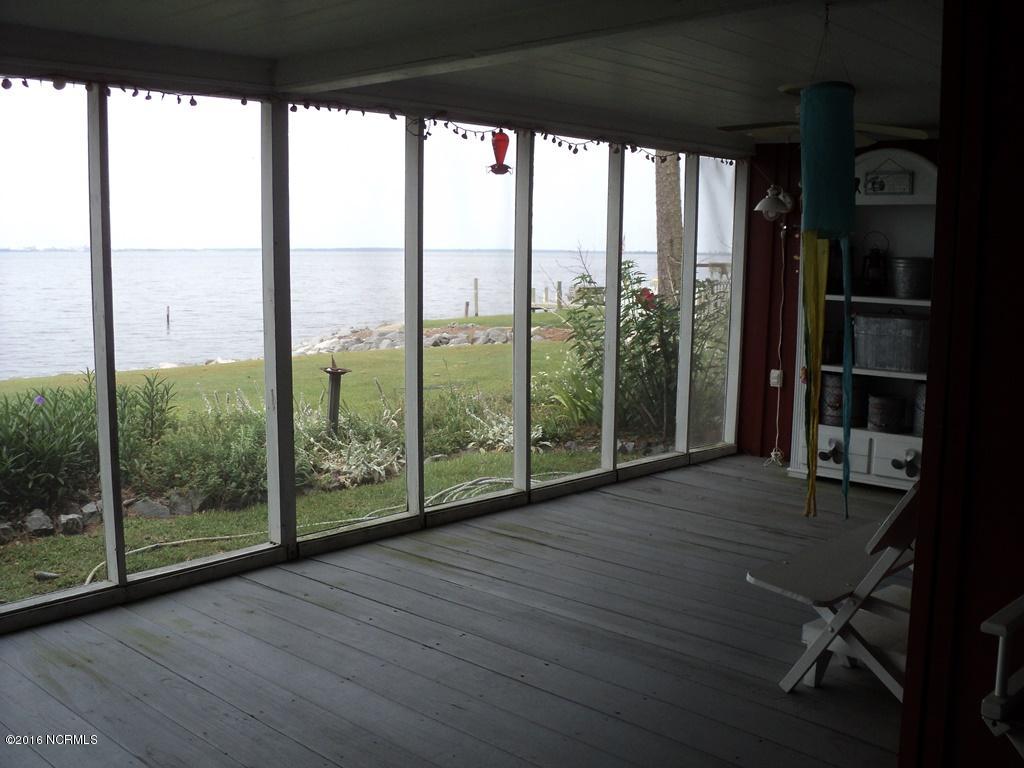 1086 Ross Road Bath, NC 27808 - Photo 21 of 28 020 inside back screen porch