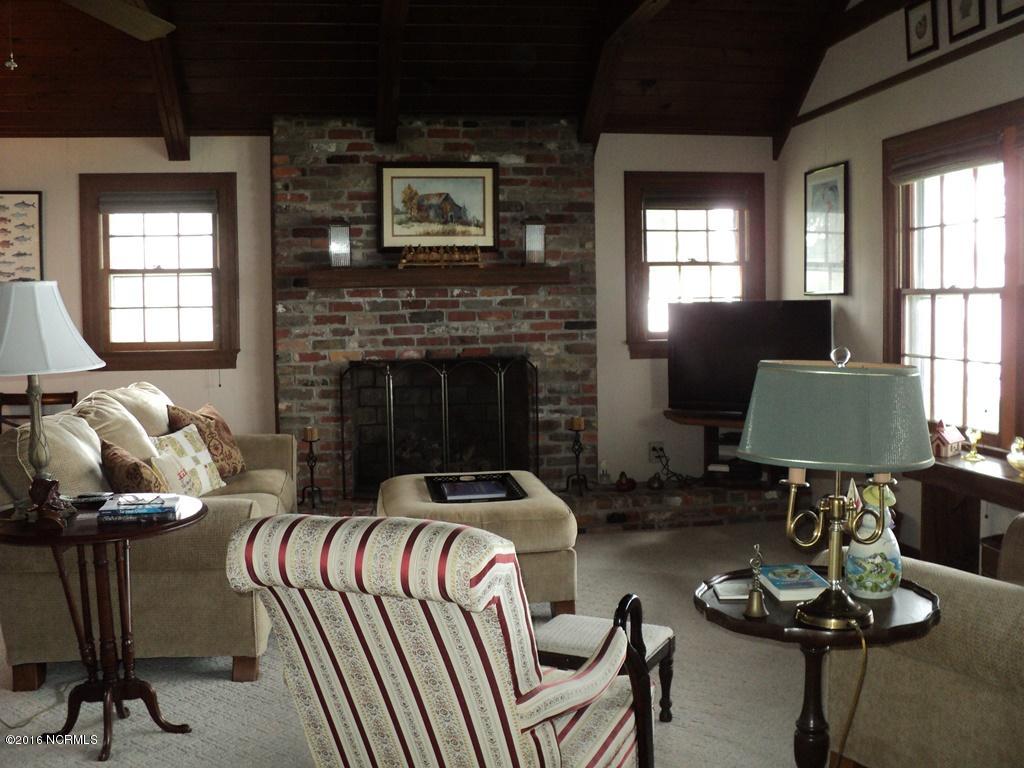 1086 Ross Road Bath, NC 27808 - Photo 4 of 28 003 great room