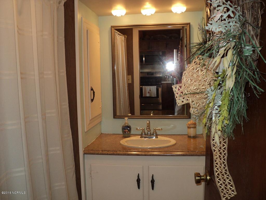 1086 Ross Road Bath, NC 27808 - Photo 10 of 28 009 bathroom