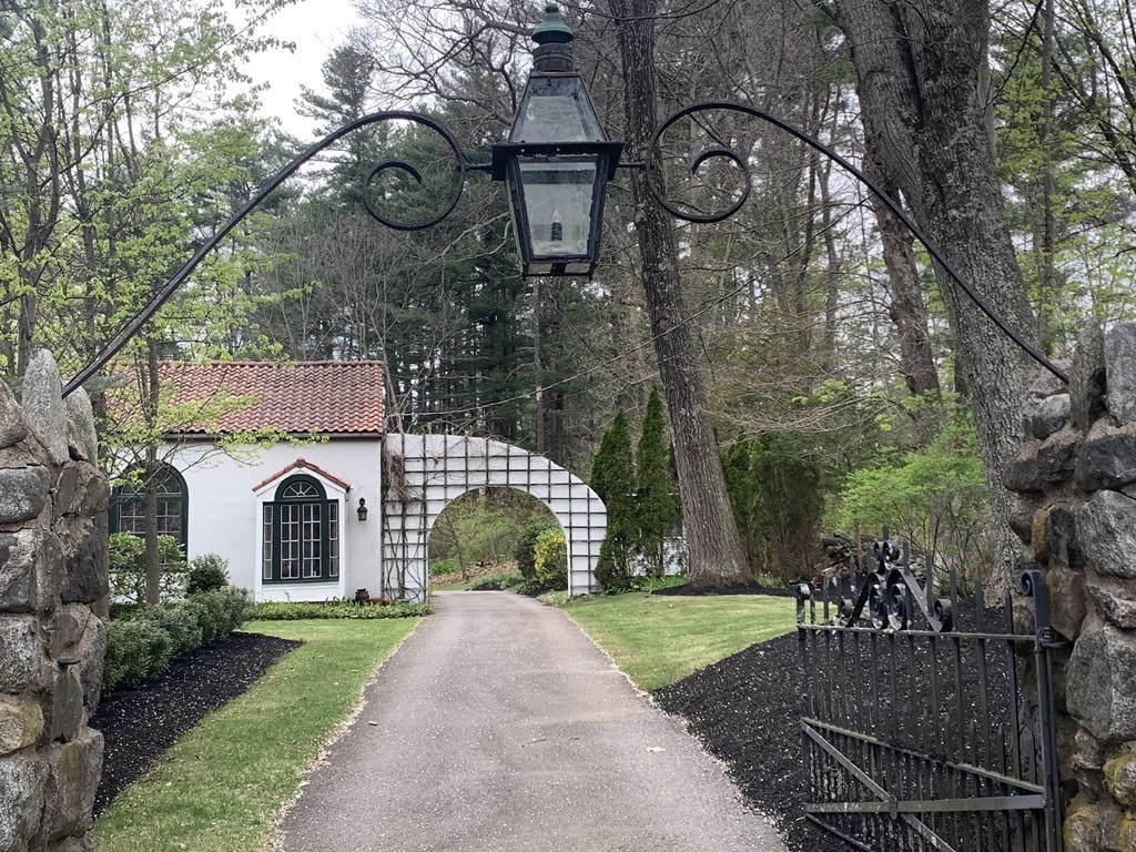 593 Peakham Road Sudbury, MA 01776 - Photo 2 of 42 a front view of a house with garden
