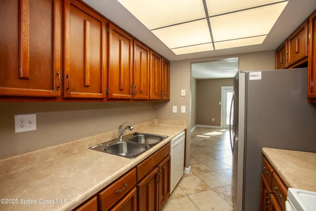 a kitchen that has a sink in it