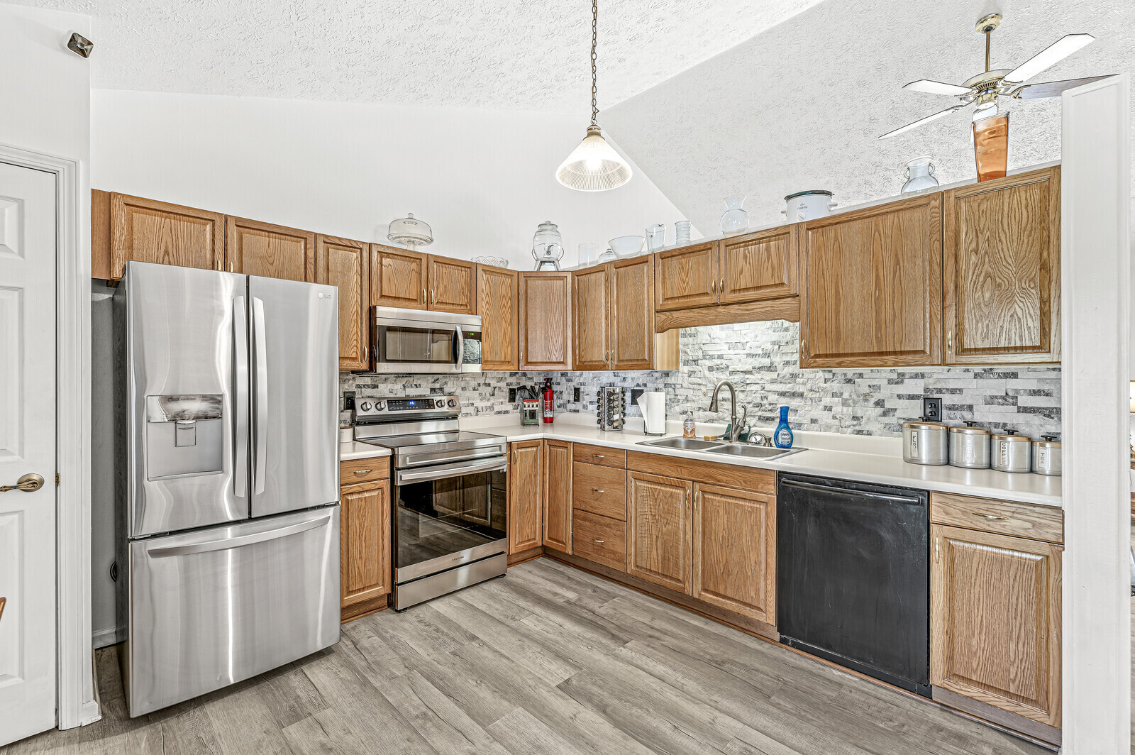 3008 Sable Ridge Lane Greenwood, IN 46142 - Photo 10 of 25 Gallery Image 10