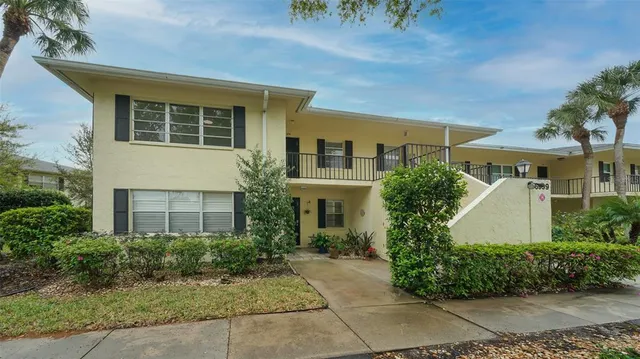 $1,995 | 6999 West Country Club Drive North, Unit 226, Sarasota, FL 34243