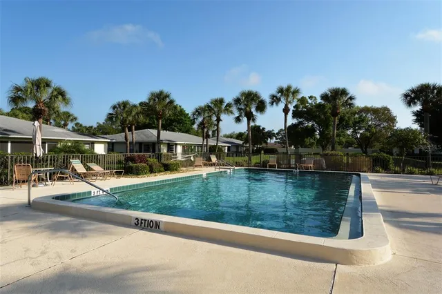 $1,995 | 6999 West Country Club Drive North, Unit 226, Sarasota, FL 34243