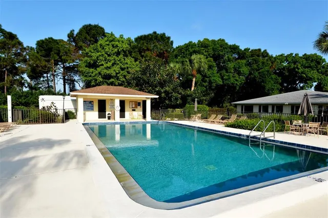 $1,995 | 6999 West Country Club Drive North, Unit 226, Sarasota, FL 34243