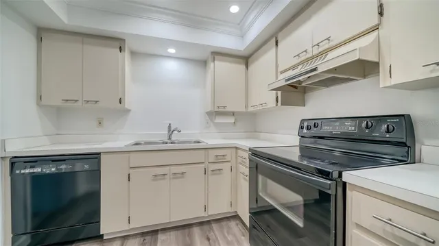 $1,995 | 6999 West Country Club Drive North, Unit 226, Sarasota, FL 34243