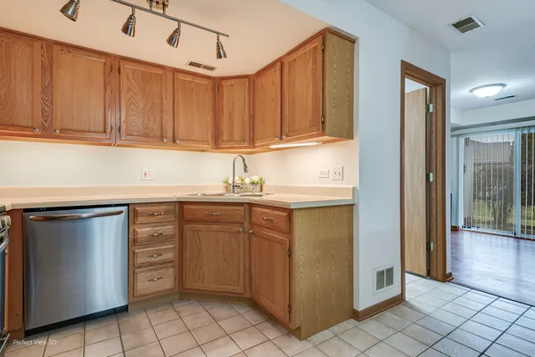 $239,900 | 5614 West Von Avenue, Unit B, Monee, IL 60449