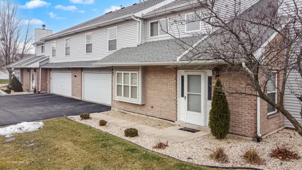 $239,900 | 5614 West Von Avenue, Unit B, Monee, IL 60449