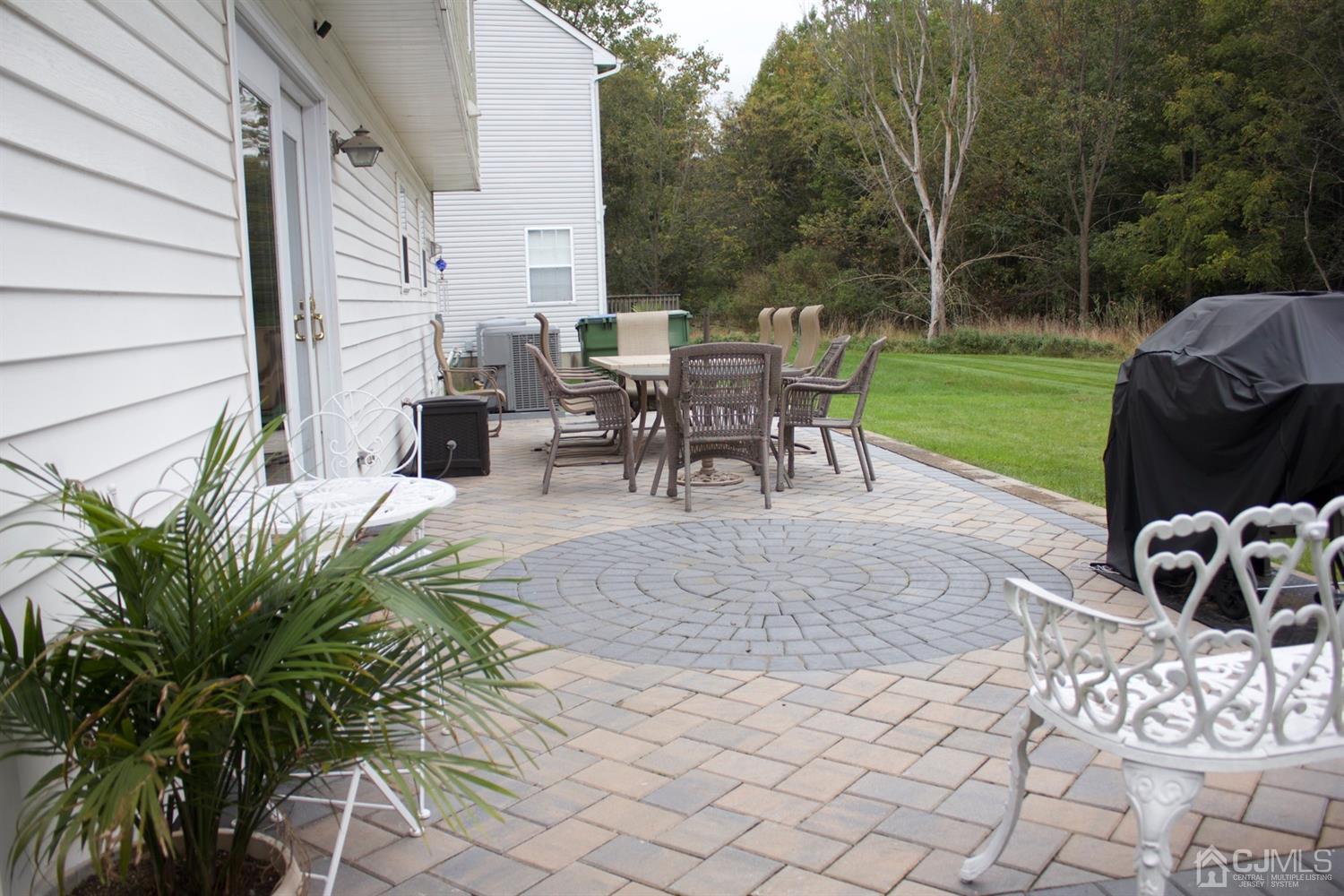 81 Alexander Street Edison, NJ 08820 - Photo 4 of 19 Gallery Image 4