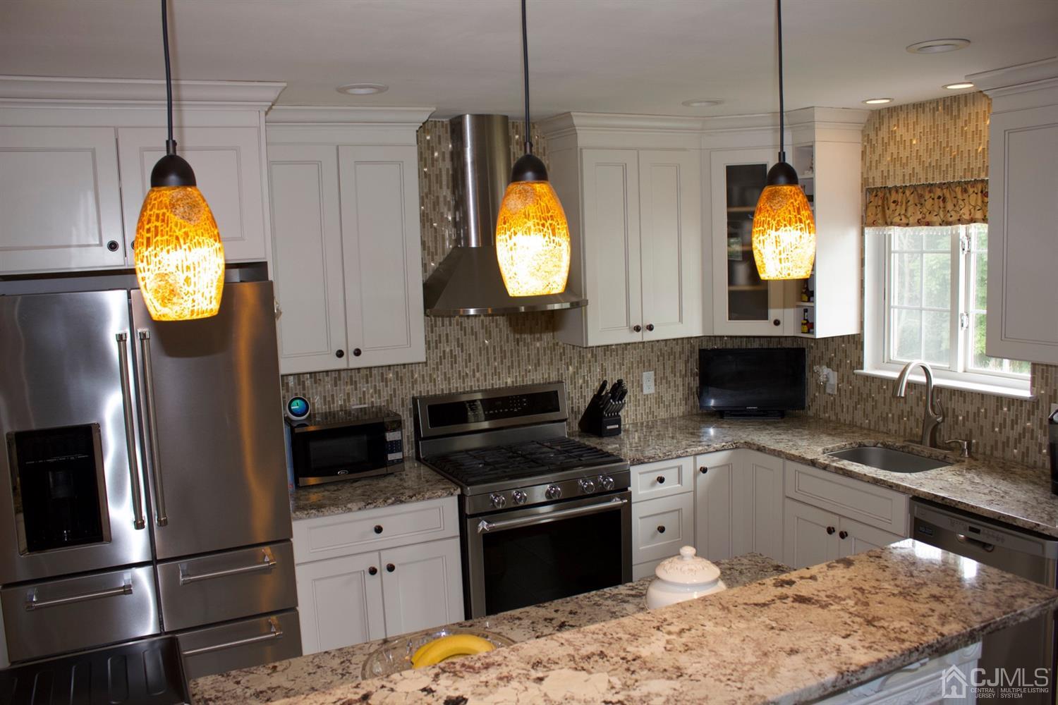 81 Alexander Street Edison, NJ 08820 - Photo 7 of 19 Gallery Image 7