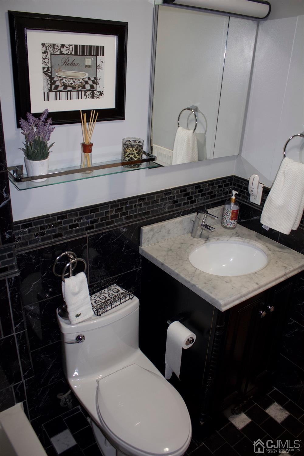 81 Alexander Street Edison, NJ 08820 - Photo 9 of 19 Gallery Image 9
