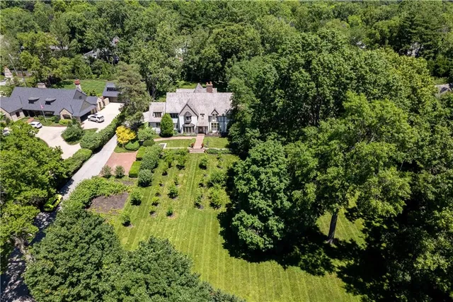 $4,500,000 | 3700 West 65th Street, Mission Hills, KS 66208