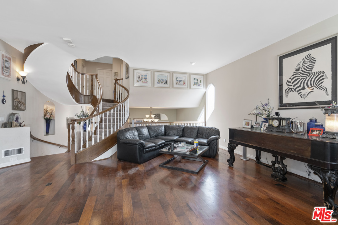 7734 West 79th Street Playa del Rey, CA 90293 - Photo 2 of 27 Gallery Image 2